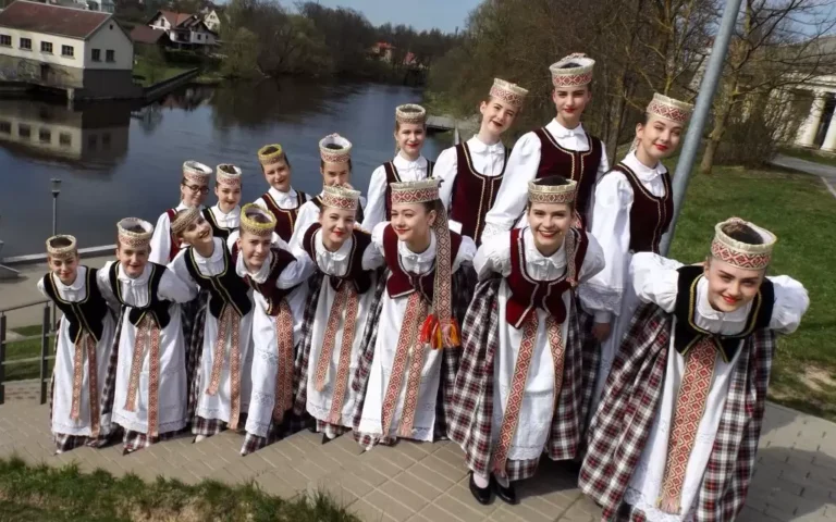 Merginų šokių kolektyvas „Vija“