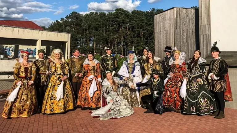 Istorinių šokių studija „Baltoji Pavana“