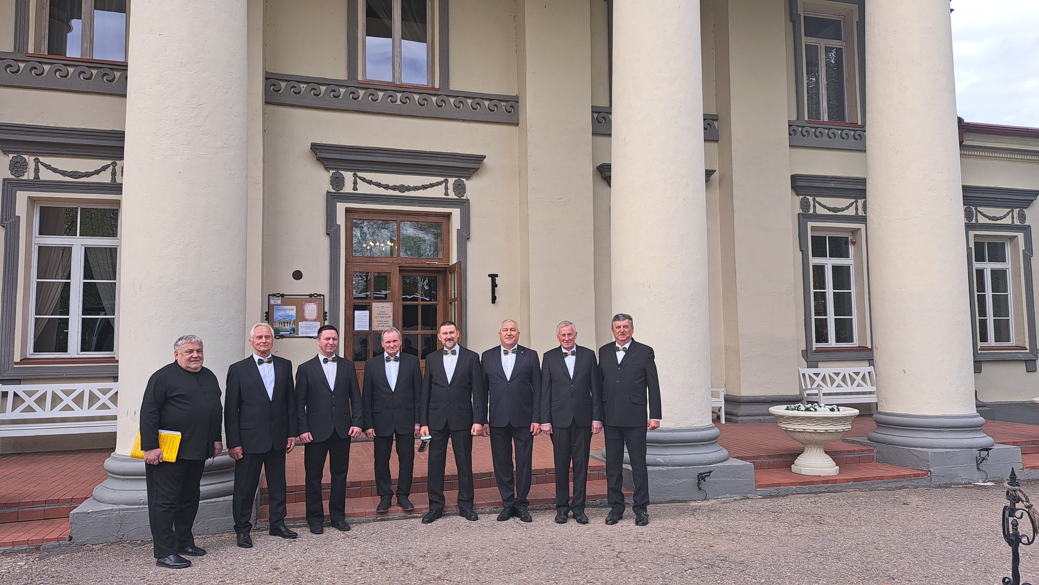 Vokalinis vyrų ansamblis „Varius“