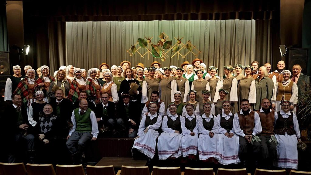 „Susibėgam rudenėjančioj kryžkelėj“ – šokio, draugystės ir tradicijų šventė